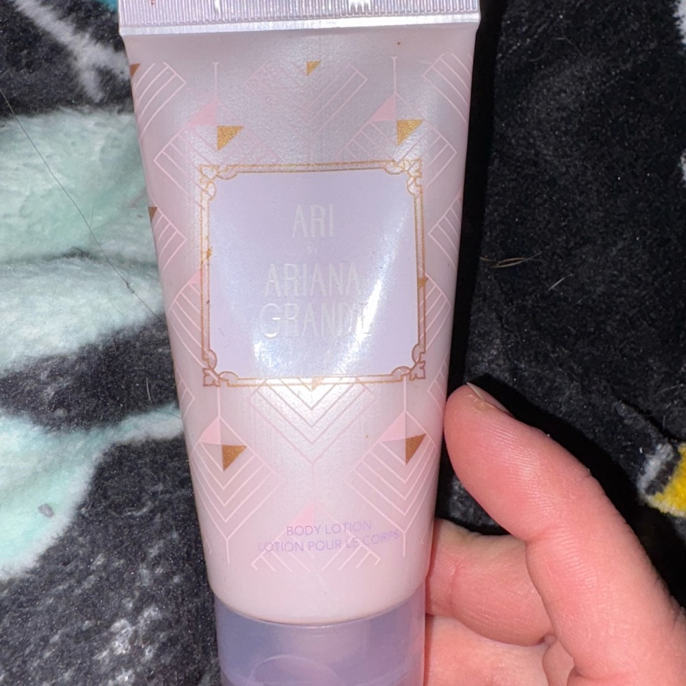 Ariana Grande “Ari” lotion